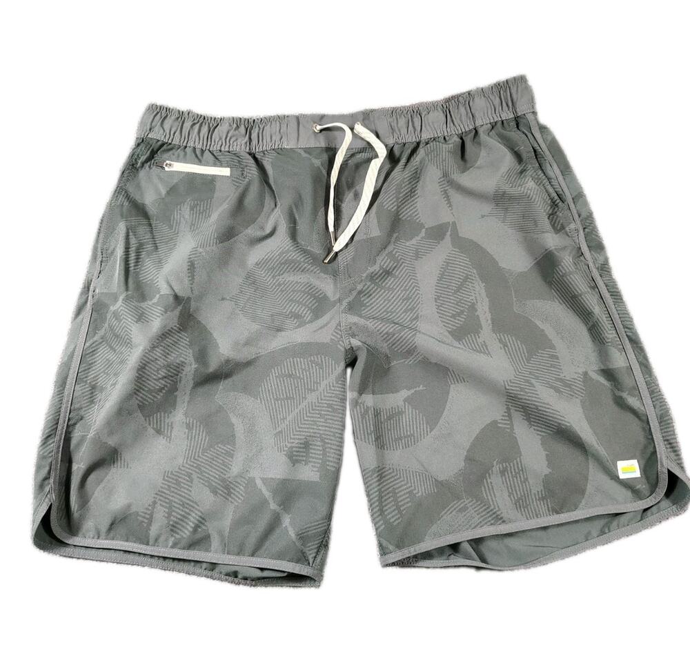 Vuori Banks Shorts Mens XXL Gray Striped Stretch Quick Dry Unlined 7" V330 EUC